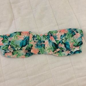 Strapless bikini with a ruffle